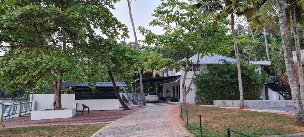 Ripples Service Villas Kollam Extérieur photo